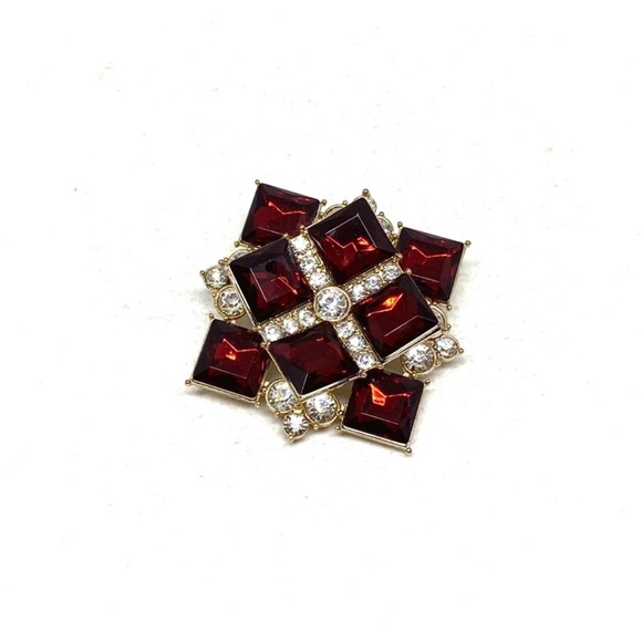 Large Avon red rhinestone brooch—2014 collection - Picture 6 of 6